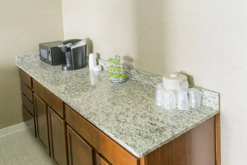Holiday Inn Express Big Rapids By Ihg Kültér fotó